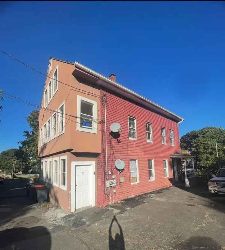 Multi-family house For Sale in 4, Foster Court, Meriden, Connecticut