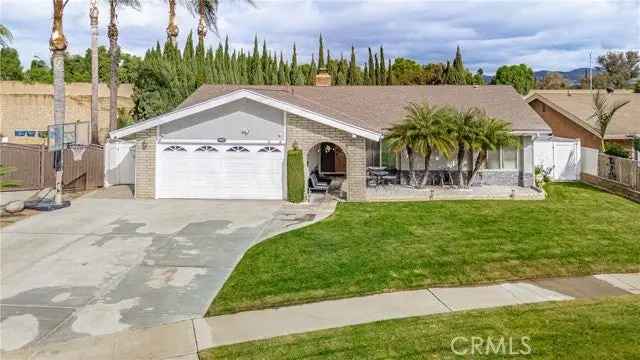 Single-family house For Sale in 4903, East Wasatch Drive, Anaheim, California