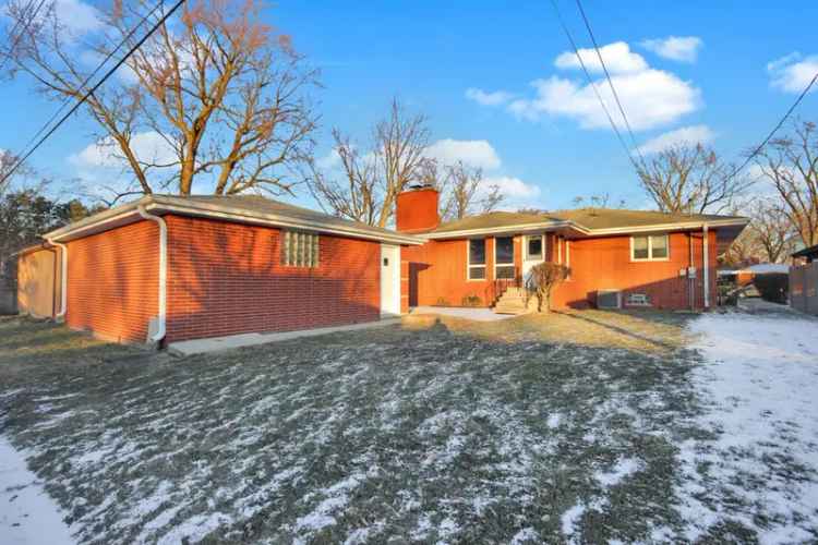 Single-family house For Sale in 8246, Parkview Avenue, Munster, Indiana