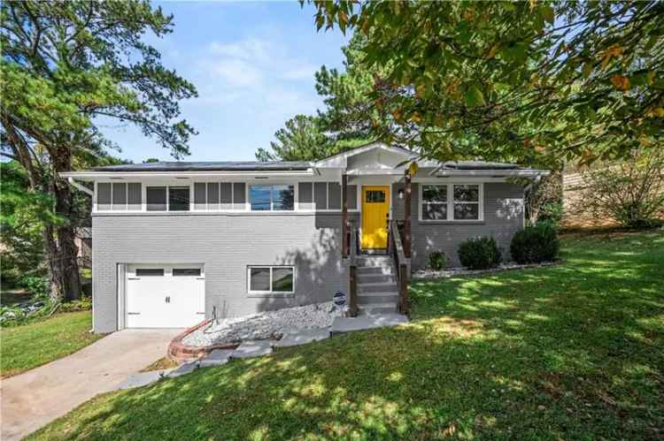 Single-family house For Sale in 3859, North Camp Creek Parkway Southwest, Atlanta, Georgia