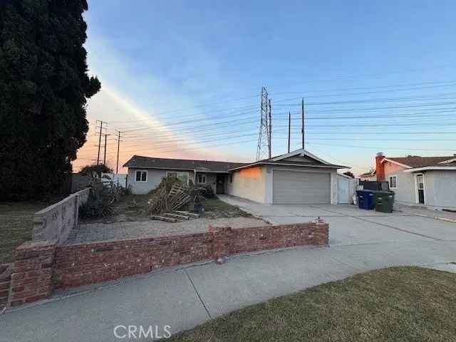 Single-family house For Sale in 7771, La Corona Way, Buena Park, California