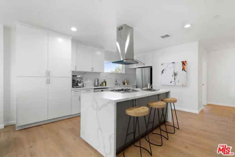 Multi-family house For Sale in Los Angeles, California