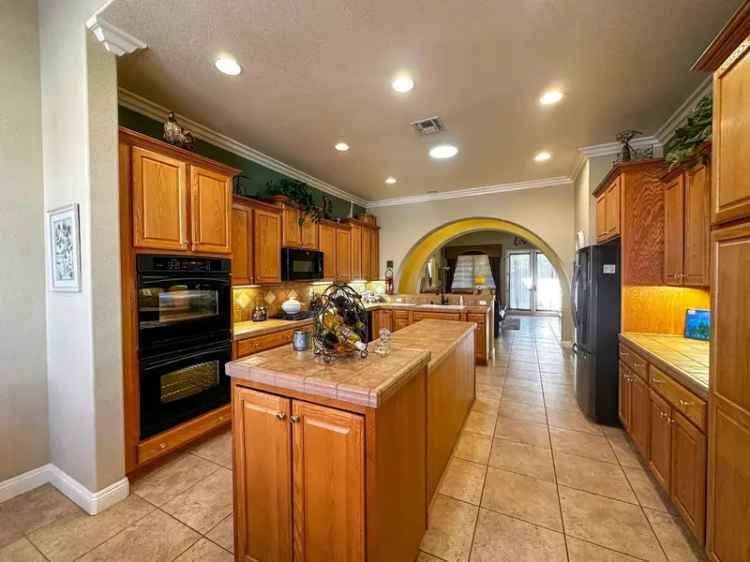 Single-family house For Sale in 2818, Rockaway Lane, Sacramento, California