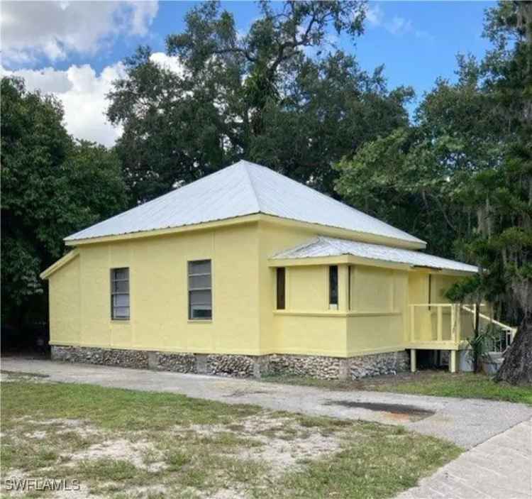 Single-family house For Sale in Fort Myers, Florida