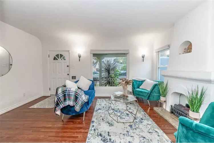 Single-family house For Sale in 2070, Maine Avenue, Long Beach, California