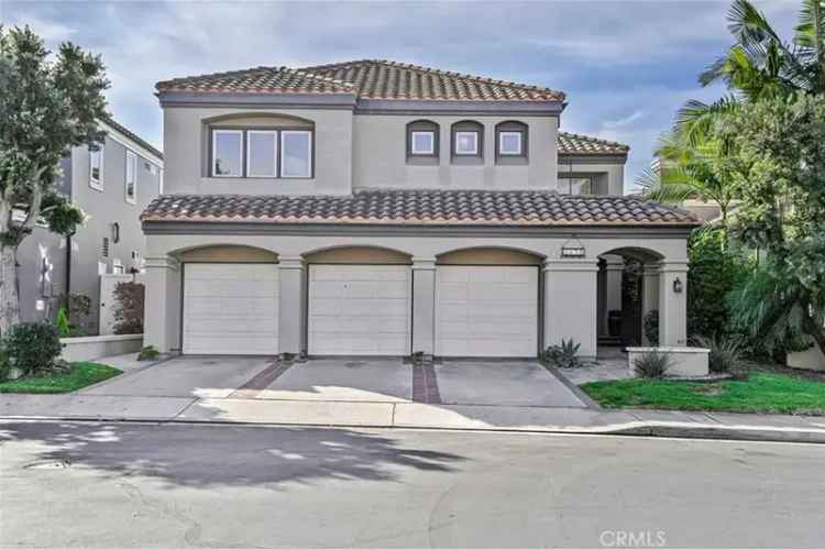 Single-family house For Sale in 6452, Doral Drive, Huntington Beach, California