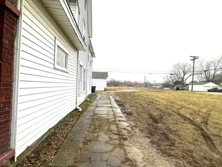 Multi-family house For Sale in 2207, South Walnut Street, Muncie, Indiana