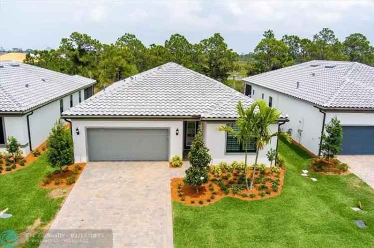 Single-family house For Sale in Port Saint Lucie, Florida