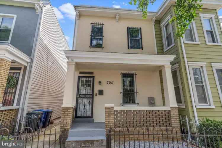 House For Sale in 705, 16th Street Northeast, Washington, District of Columbia