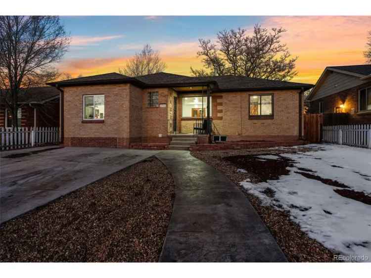 Single-family house For Sale in 2042, Jamaica Street, Aurora, Colorado