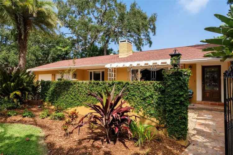 Single-family house For Sale in 1713, North Drive, Sarasota, Florida