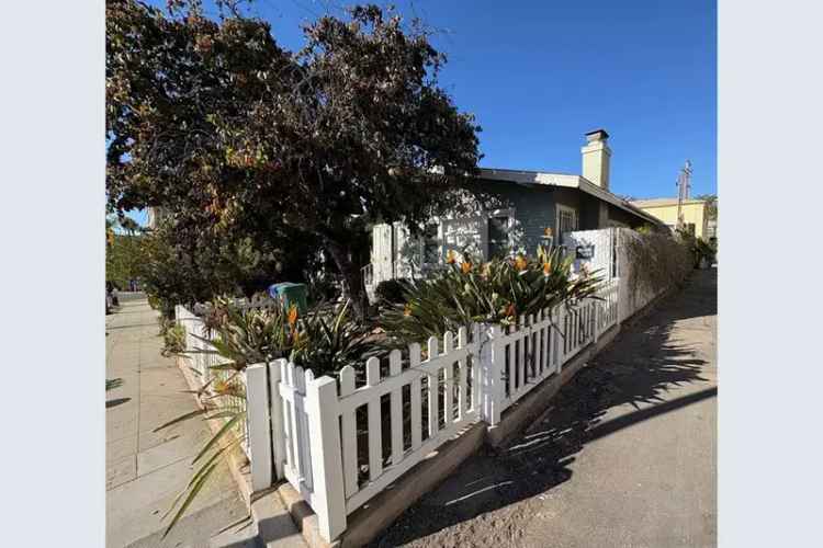 Single-family house For Sale in 2120, Howard Avenue, San Diego, California