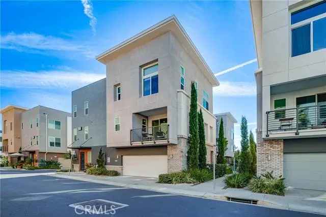 Single-family house For Sale in Irvine, California