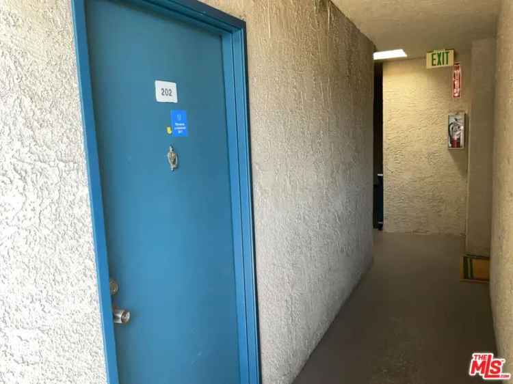 Condo For Sale in 14560, Clark Street, Los Angeles, California