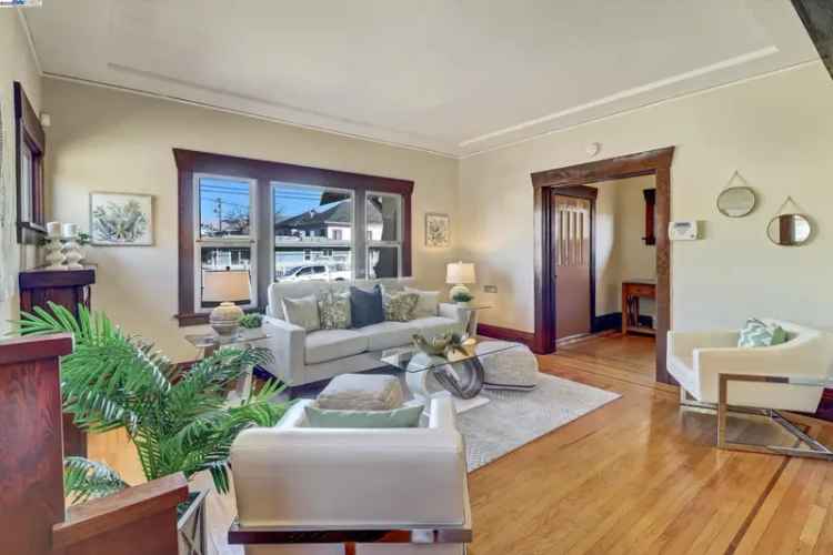 Single-family house For Sale in 809, 42nd Street, Oakland, California