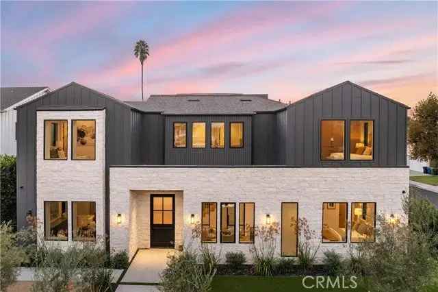 Single-family house For Sale in 5163, Valjean Avenue, Los Angeles, California