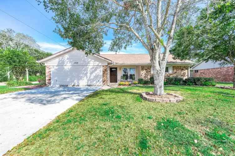 Single-family house For Sale in 1218, Martin Drive, Alvin, Texas