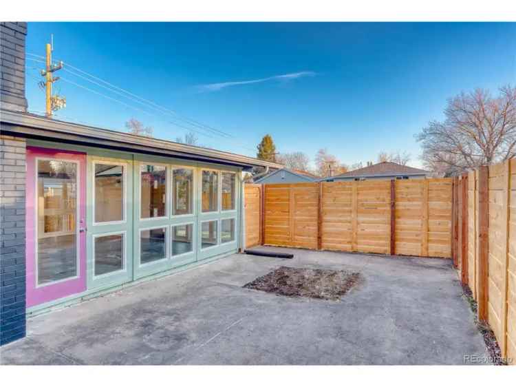 Single-family house For Sale in 2596, South Newton Street, Denver, Colorado