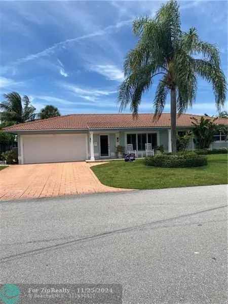 Single-family house For Sale in Boca Raton, Florida