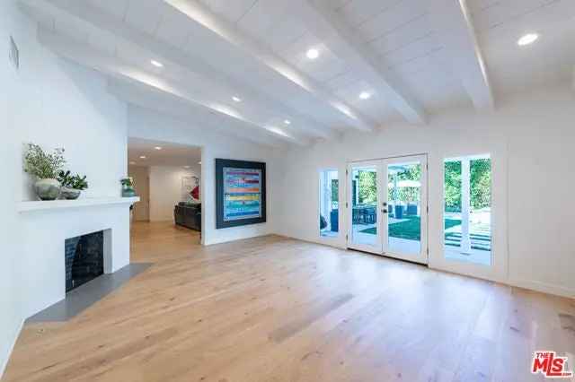 Single-family house For Sale in 17149, McCormick Street, Los Angeles, California