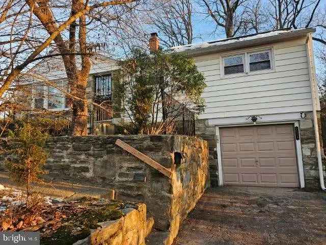 Single-family house For Sale in 2179, Susquehanna Road, Abington Township, Pennsylvania