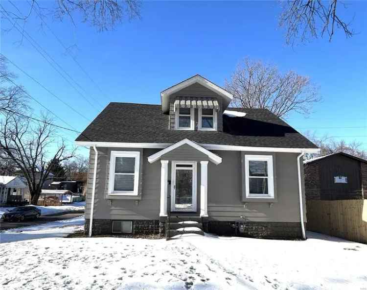 Single-family house For Sale in 801, North Charles Street, Belleville, Illinois