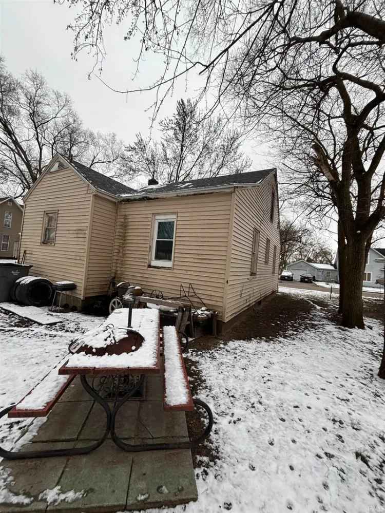 Multi-family house For Sale in 810, West Hubbard Avenue, Elkhart, Indiana