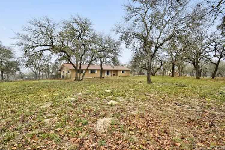 Single-family house For Sale in 537, Springwood Lane, Texas