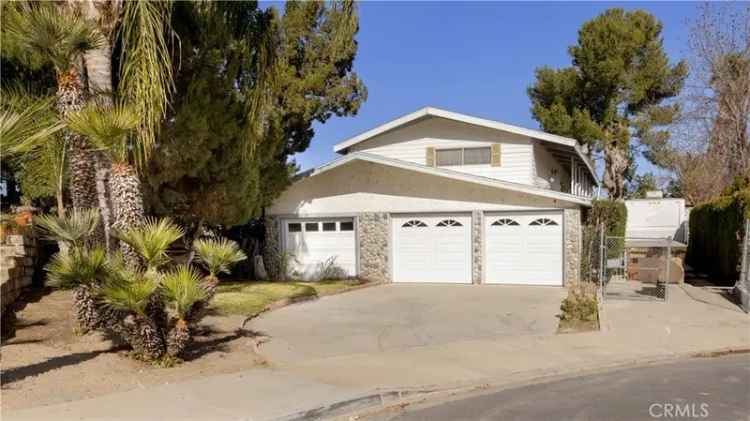 Single-family house For Sale in 15716, Grand Avenue, Lake Elsinore, California