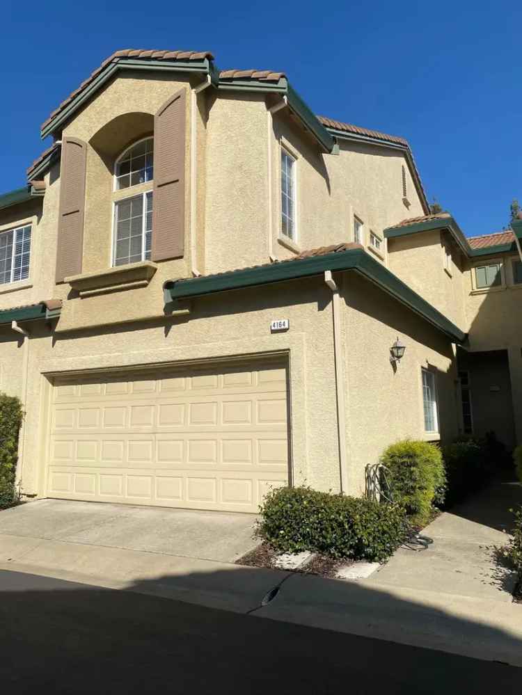 Townhouse for Rent in Pleasanton Siena - 2 Master Suites, New AC