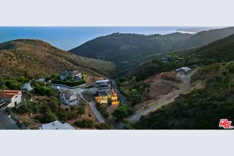 Single-family house For Sale in 2918, Sequit Drive, Unincorporated Santa Monica Mountains, California