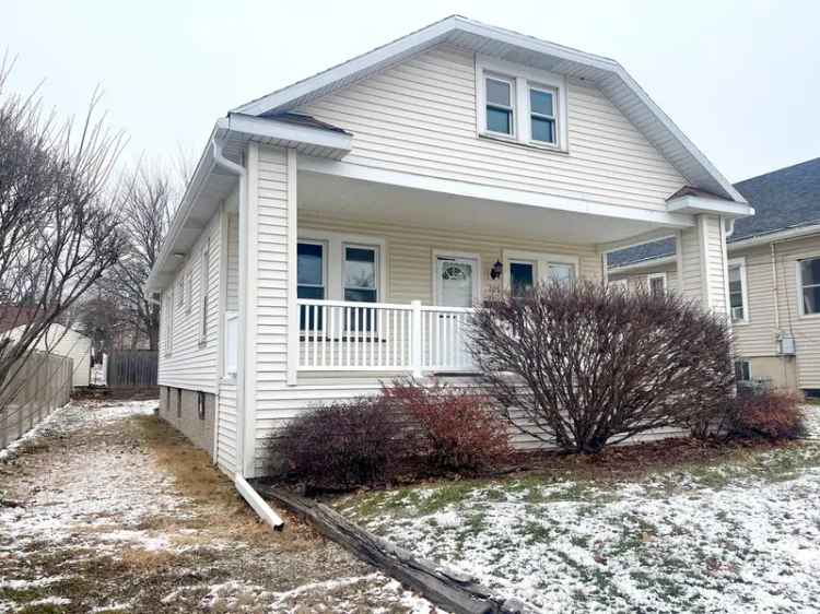 Single-family house For Sale in 709, 9th Street, Peru, Illinois