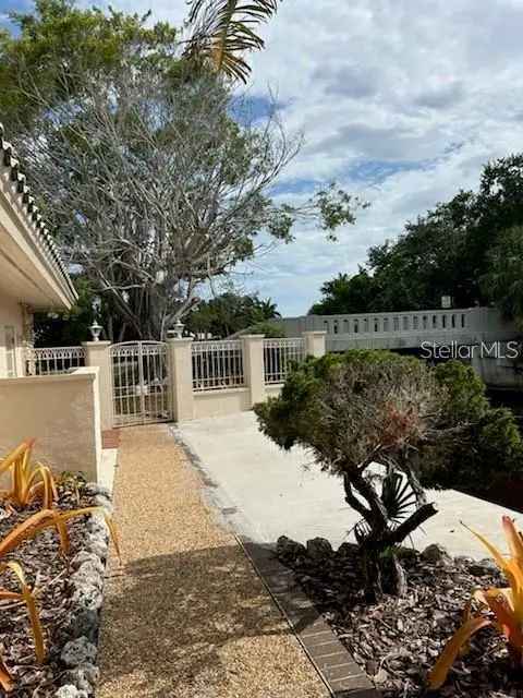 Single-family house For Sale in 4839, Primrose Path, Siesta Key, Florida