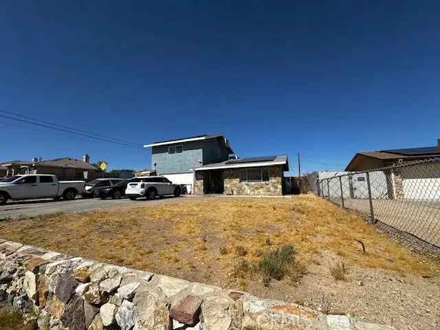 Single-family house For Sale in 351, Armory Road, Barstow, California