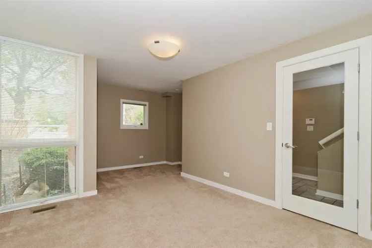 Condo For Sale in 2930, North Paulina Street, Chicago, Illinois