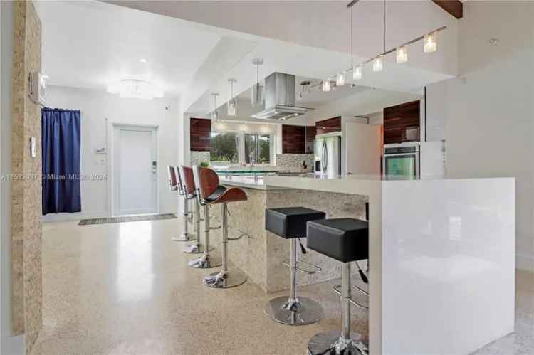 Single-family house For Sale in 787, Northeast 87th Street, Miami Shores, Florida