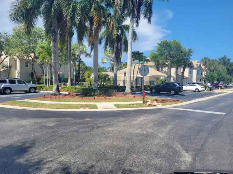 House For Sale in Greenacres, Florida