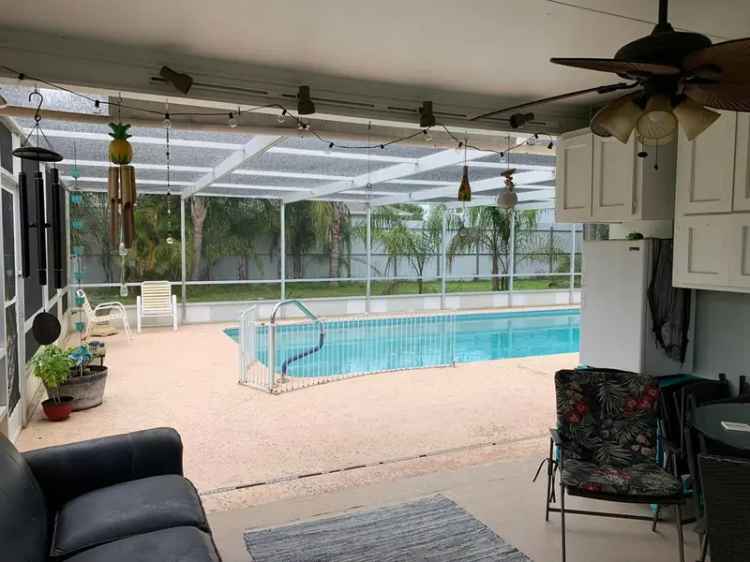 Single-family house For Sale in 371, Southwest Lakehurst Drive, Port Saint Lucie, Florida