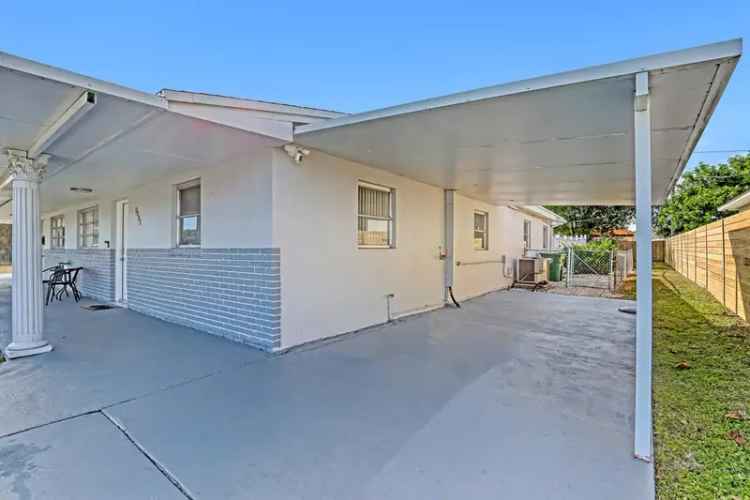 Multi-family house For Sale in Palm Springs, Florida