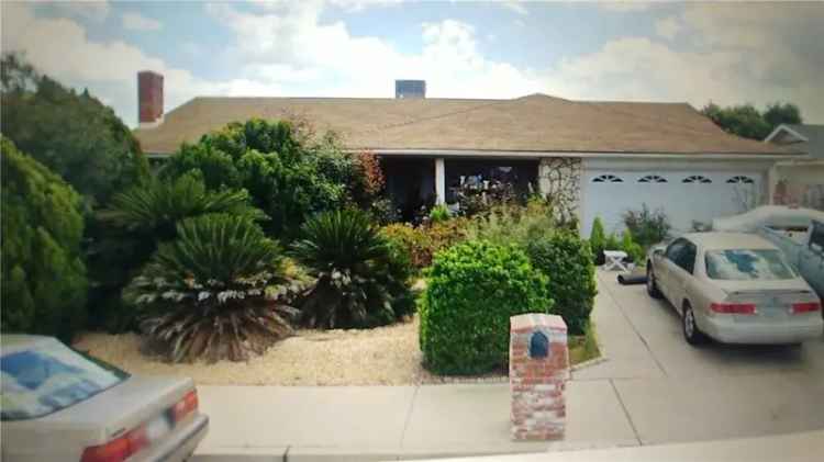 Single-family house For Sale in 27444, Embassy Street, Menifee, California