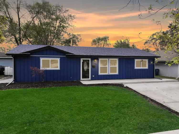 Single-family house For Sale in 2924, 225th Street, Sauk Village, Illinois