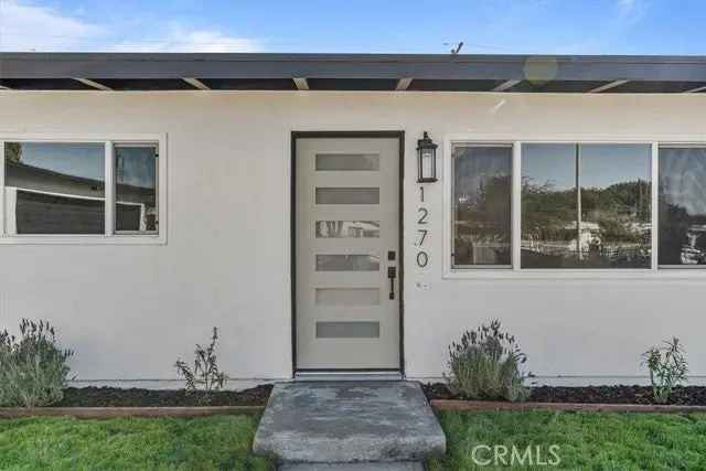 Single-family house For Sale in 12702, Louvre Street, Los Angeles, California