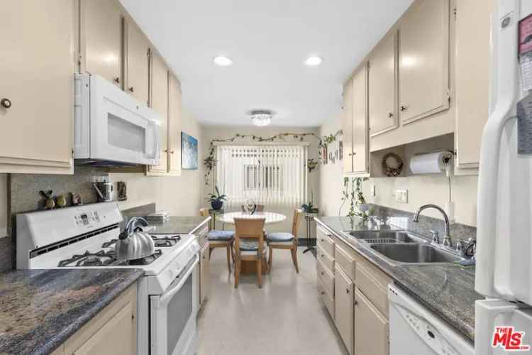 Condo For Sale in 6213, Randi Avenue, Los Angeles, California