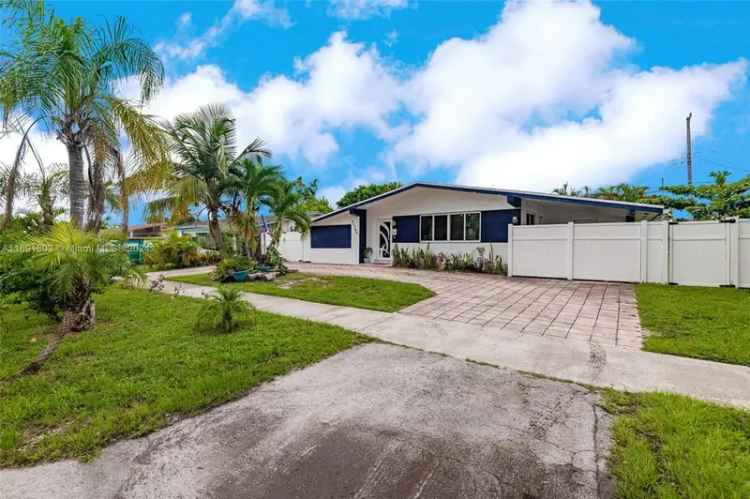 Single-family house For Sale in 21140, Northeast 26th Avenue, Hallandale Beach, Florida