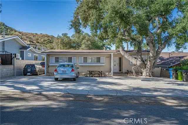 Single-family house For Sale in 10143, Oro Vista Avenue, Los Angeles, California