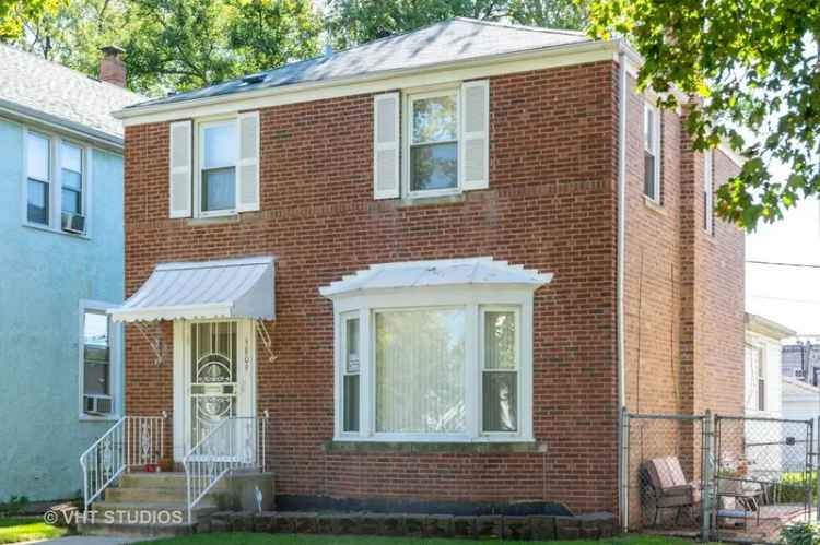 Single-family house For Sale in 5809, West Rice Street, Chicago, Illinois