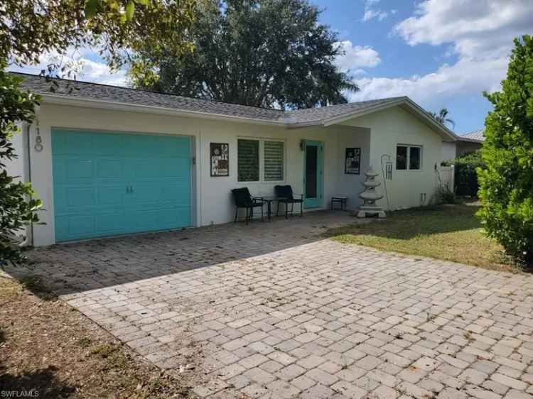 Single-family house For Sale in Naples, Florida