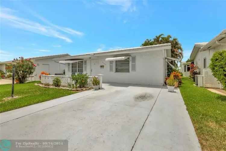 Single-family house For Sale in Boynton Beach, Florida