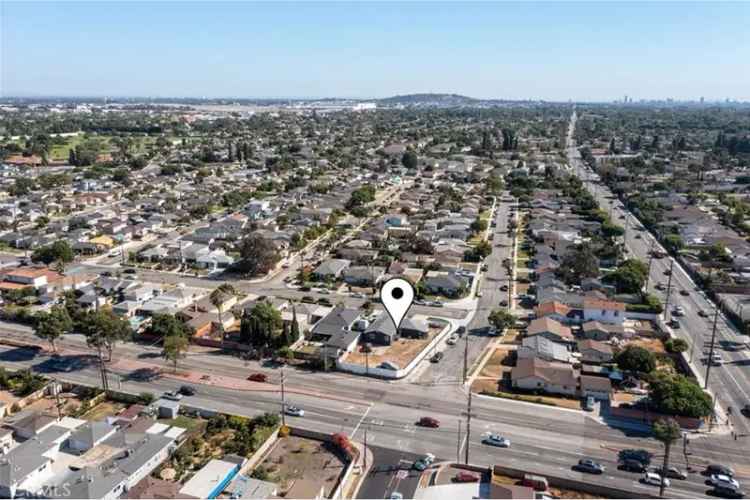 Single-family house For Sale in Long Beach, California