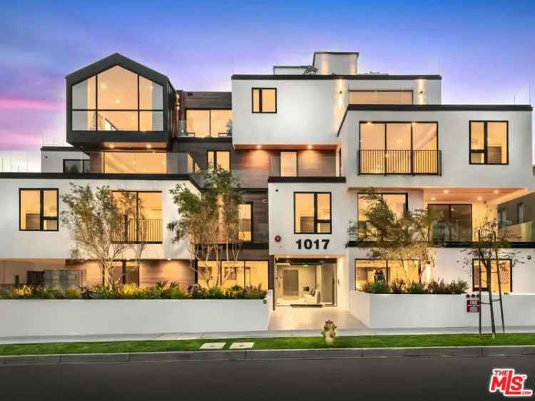 Condo For Sale in 1017, North Croft Avenue, Los Angeles, California